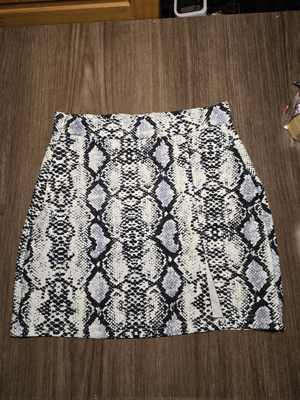 Snake Print Mini Skirt in Black and White Size S/4, Slit With Zipper.